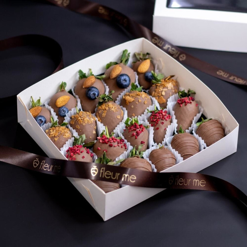 A set of strawberries in chocolate "Kueron" - 20 pcs, standart