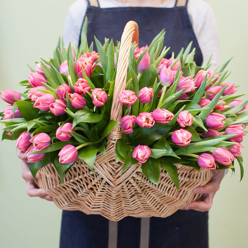 Basket with tulips "Graceful Columbuses", standart