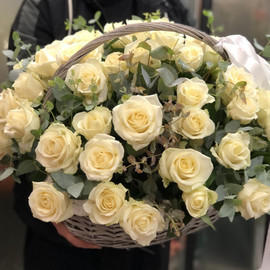 Single basket of white roses 35 pcs