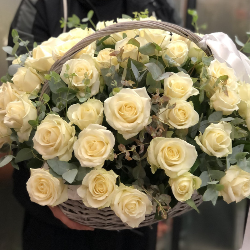 Single basket of white roses 35 pcs, standart
