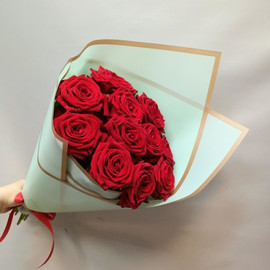 Bouquet of 11 red roses in designer decoration 50 cm