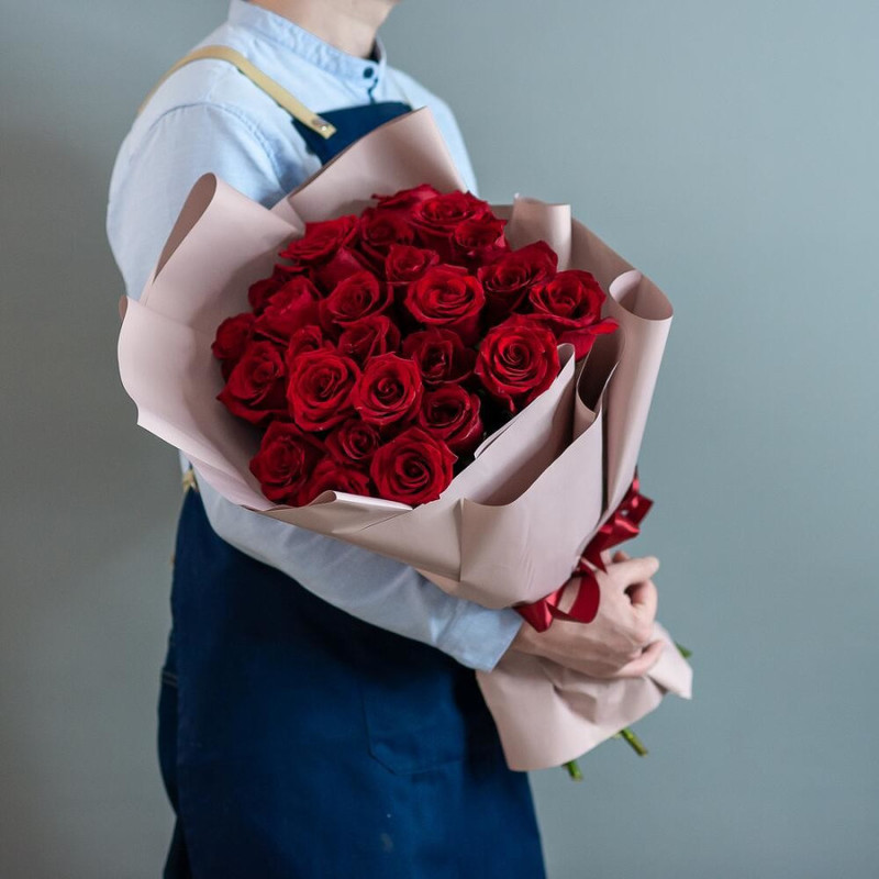 Gorgeous bouquet of red roses, standart
