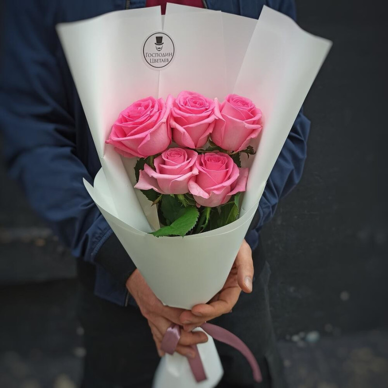 Mono-bouquet of 5 pink roses 50 cm, standart