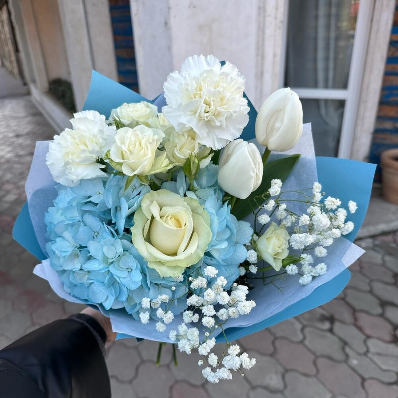 Bouquet blue hydrangea with tulip, standart