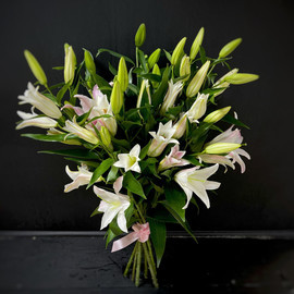 Bouquet of 9 lilies (code 38)