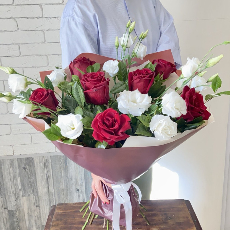 bouquet of burgundy roses and eustoma, standart