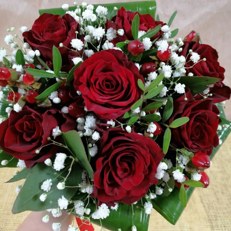 Свадебный комплимент 7 красных роз, стандартный