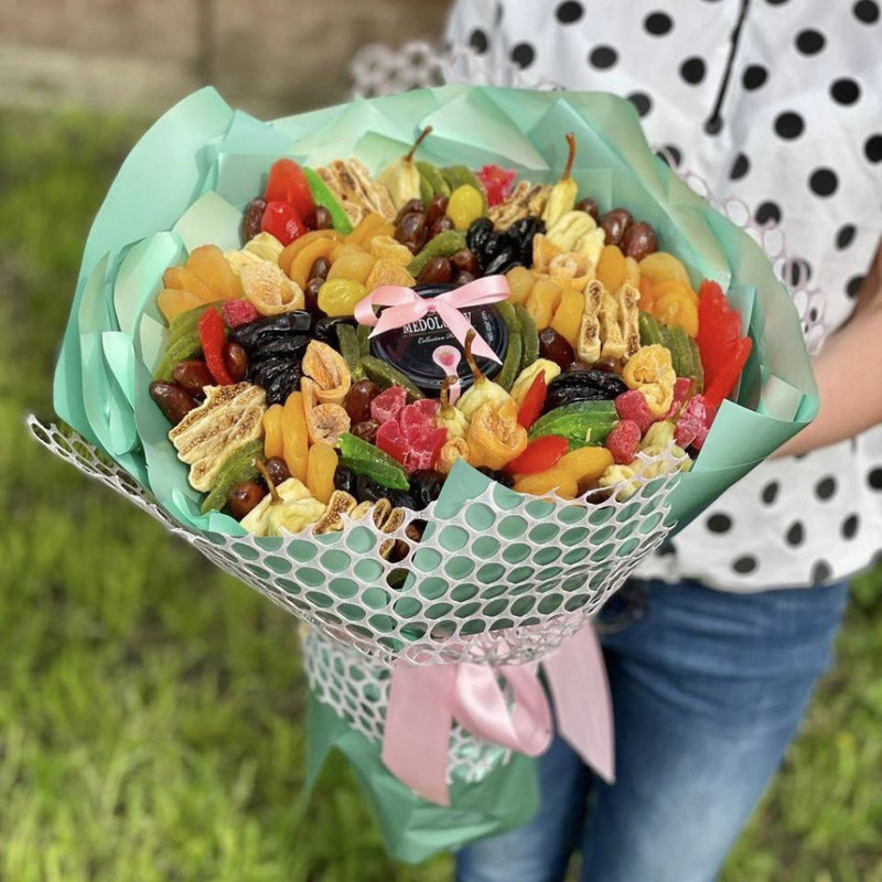 Sweet bouquet of dried fruits with honey, standart