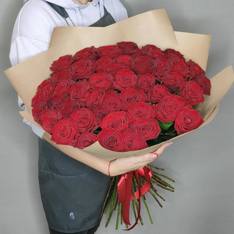 Букет из 51 ароматной красной розы "Королевский подарок", стандартный