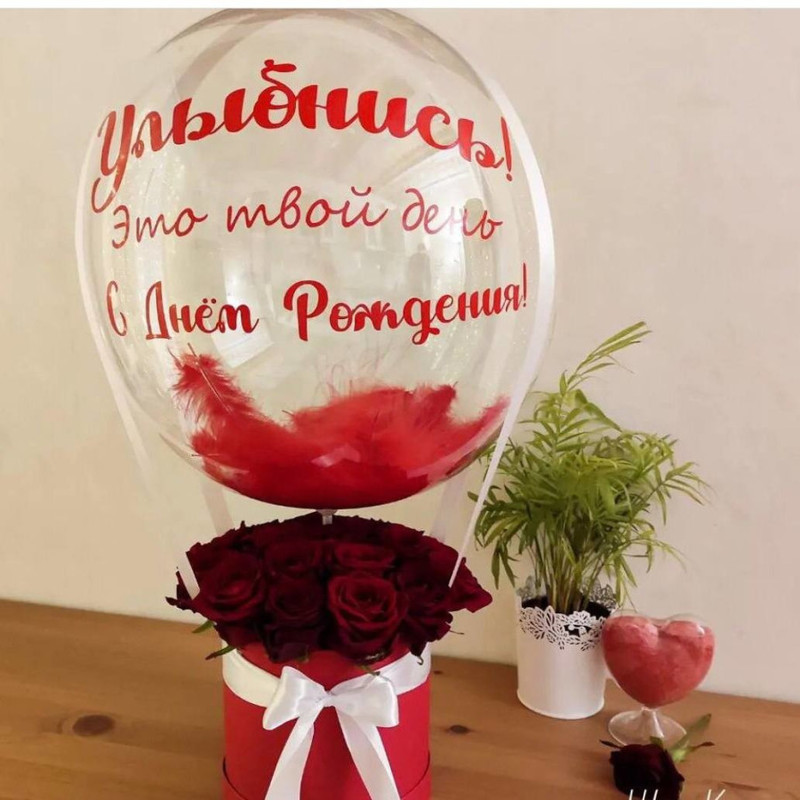 Red roses with a ball, standart