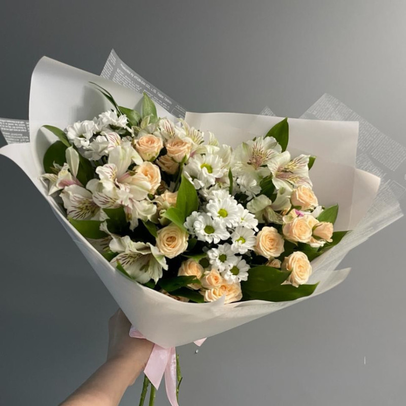 Bouquet "Summer" of daisies and spray roses, standart