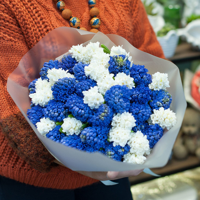 Букет цветов "Синие и белые гиацинты", стандартный