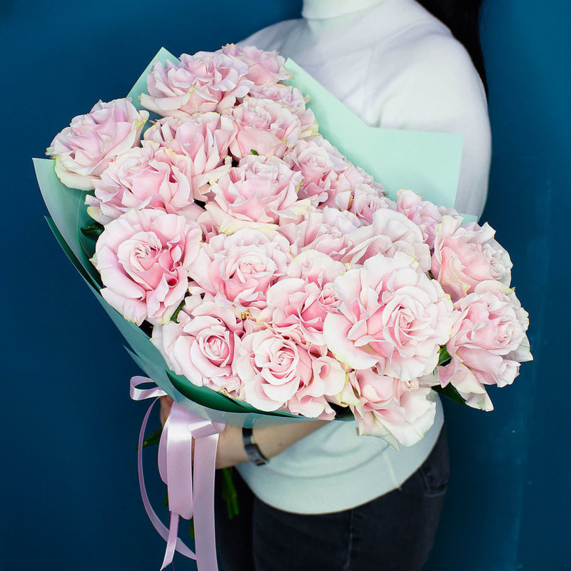 Pink delight unusual roses in a bouquet, standart