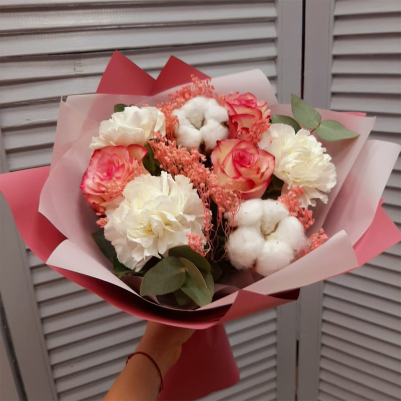 Bouquet with roses, dianthus, cotton and dried flowers "For the soul", standart