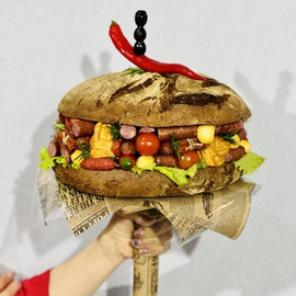 Ер адамға арналған үлкен гамбургер букеті