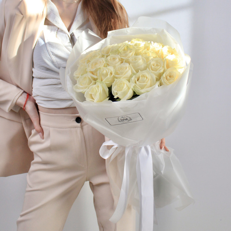 Classic mono-bouquet of 25 white roses, standart