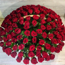 Basket with 101 red roses