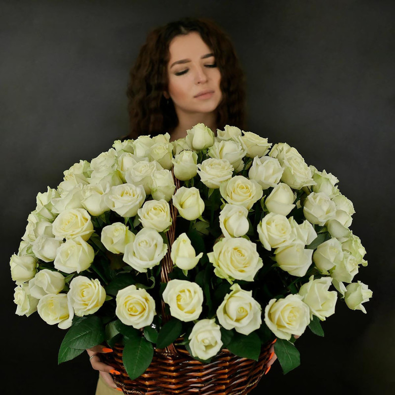 BOUQUET FROM 101 WHITE ROSES IN A WICKED BASKET, standart