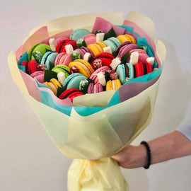 Bouquet of macaroons
