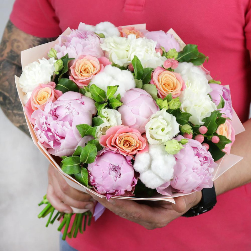 Bouquet of peonies, roses and lisianthus, standart