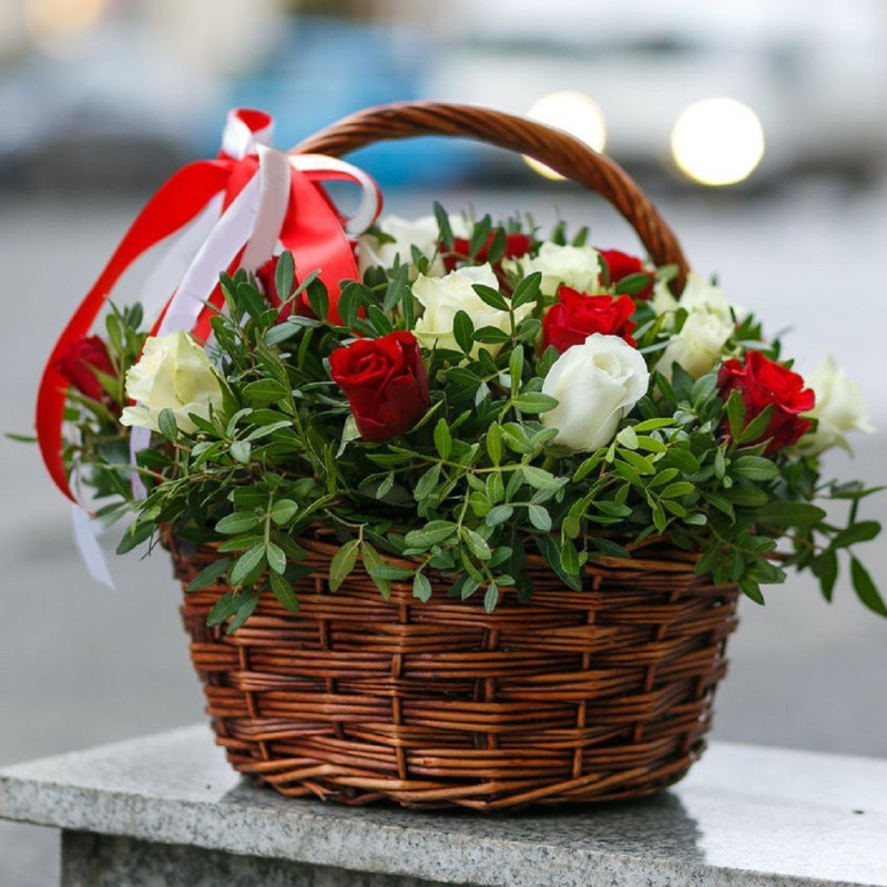 Basket of 25 white-red roses in greenery, standart