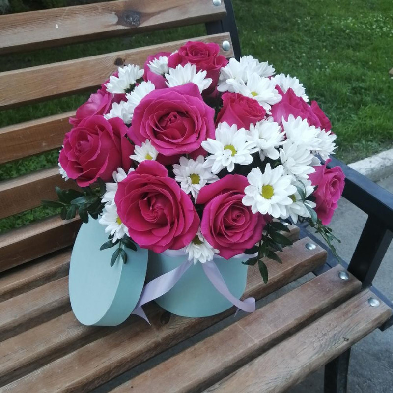Hat box with pink-white roses, standart