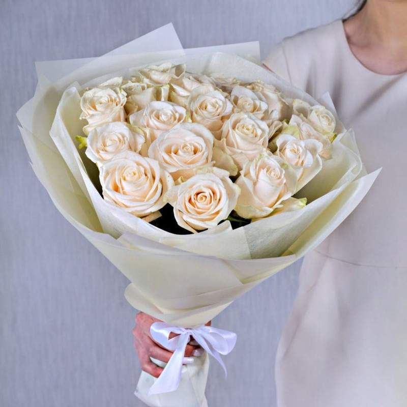Bouquet of creamy Ecuadorian roses 19 pcs. 40 cm, standart