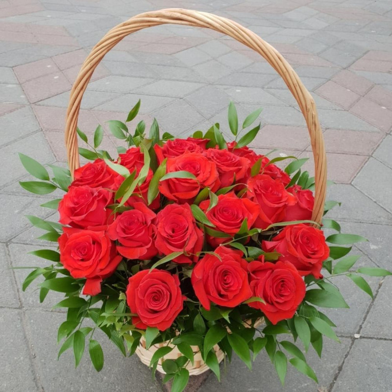 Basket "25 red roses", standart