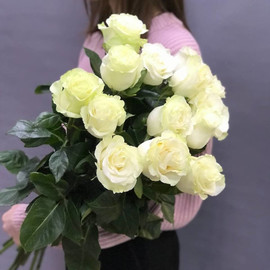 Букет из 15 высоких белых роз