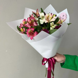 Bouquet compliment of alstroemerias