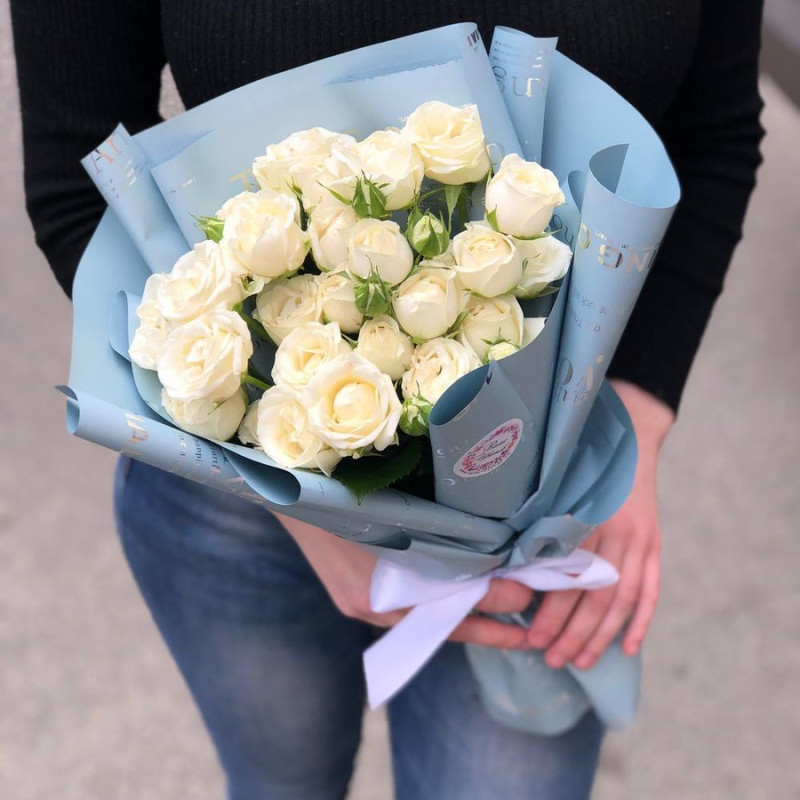 Bouquet of white spray roses, standart