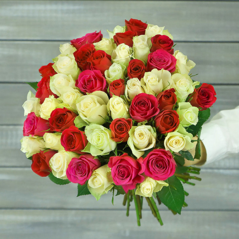 Букет из белой, красной и малиновой розы 40 см, стандартный