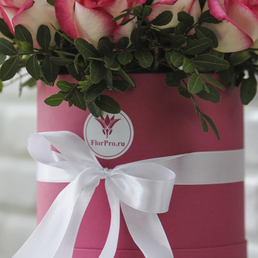 25 pink roses in a box, vendor code: 333006488, hand-delivered to 