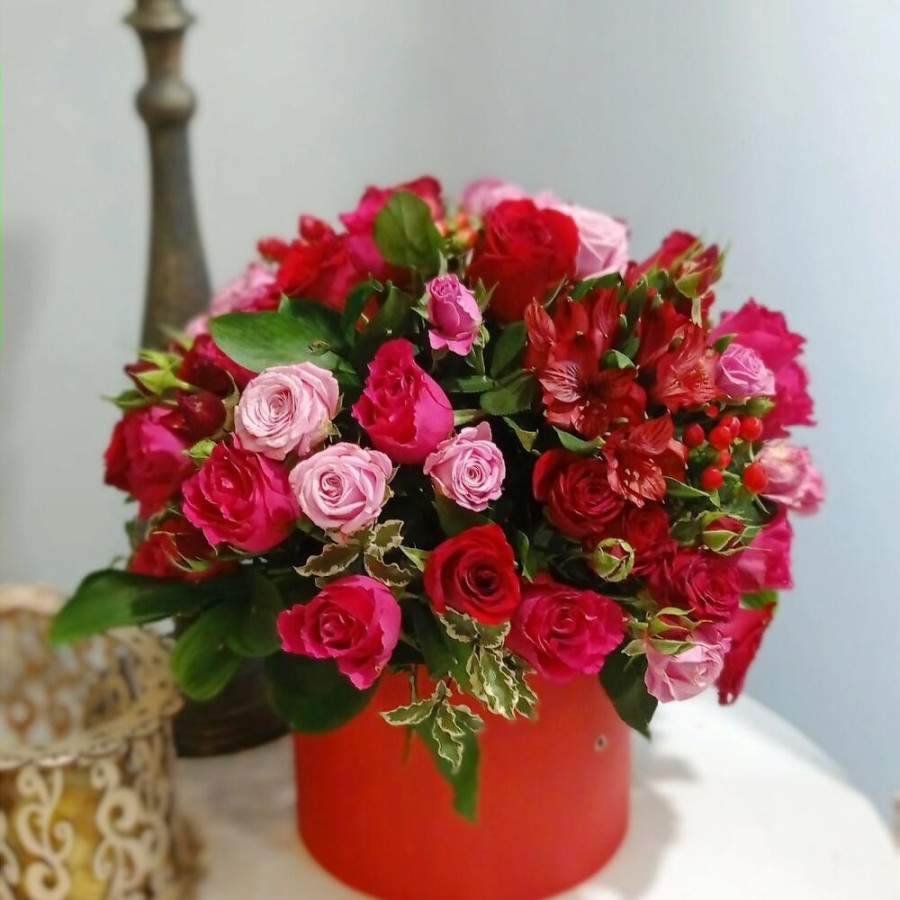 Roses in a box, vendor code: 333082846, hand-delivered to Irkutsk