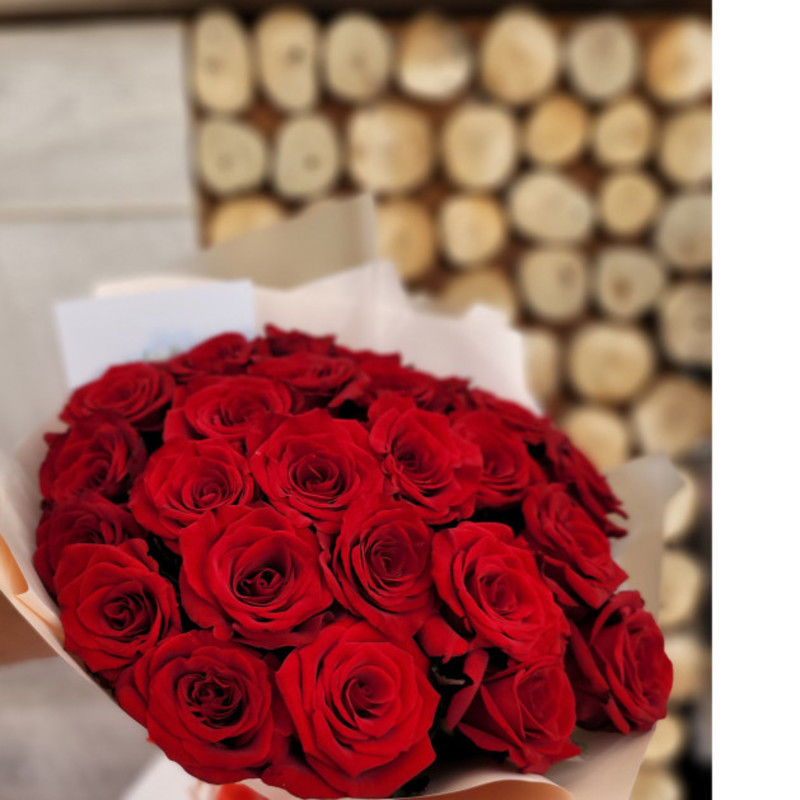 Bouquet of red roses, standart