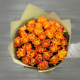 Bouquet of orange roses 40 cm in a package
