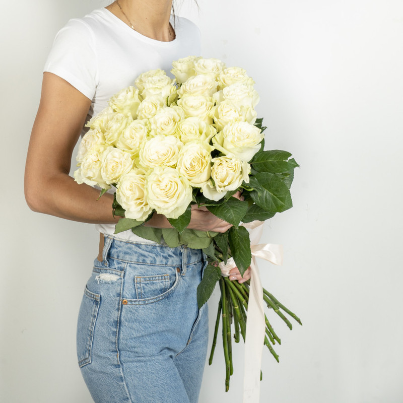 Bouquet of tall white roses Ecuador 35 pcs. (70 cm), standart