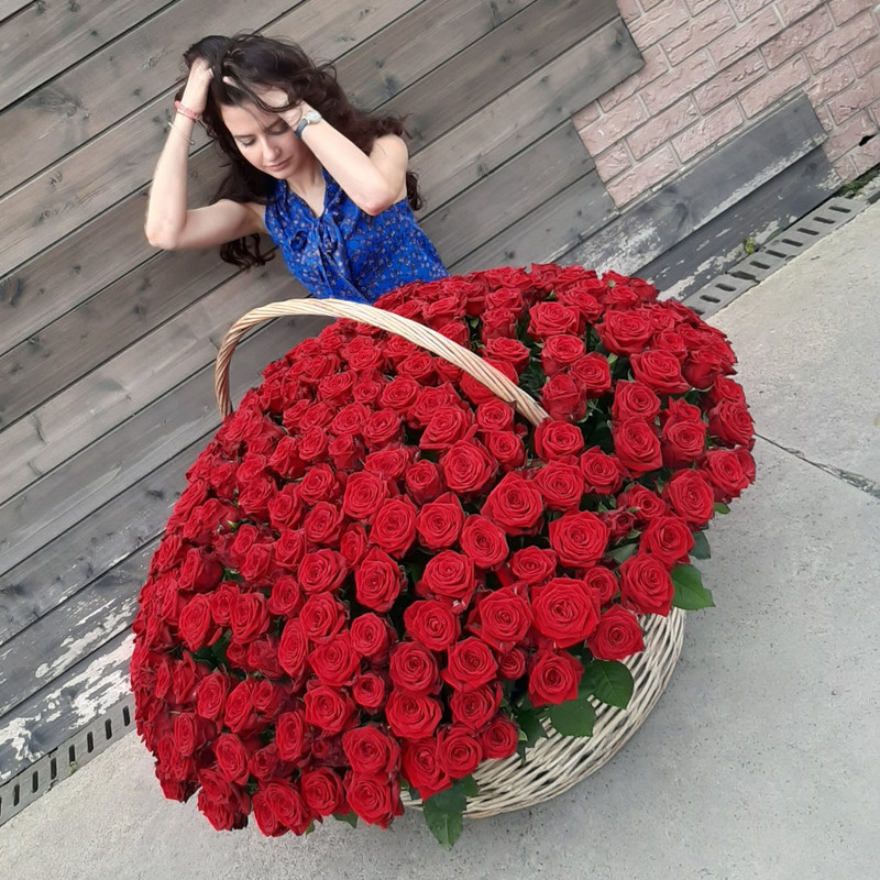 In the sea of roses, standart