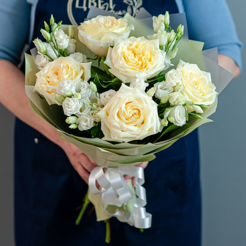 Bouquet of 11 white roses Ecuador, standart