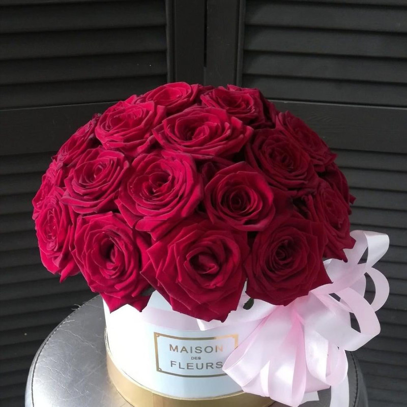 25 roses in a hatbox, standart