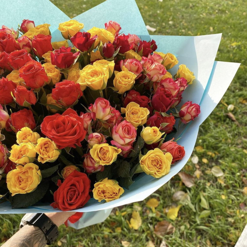 Bright bouquet of spray roses, standart