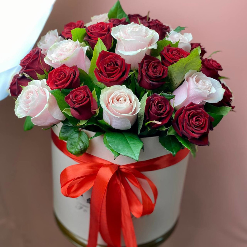 51 roses in a hat box XL, standart
