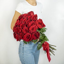 Bouquet of tall red roses Ecuador 35 pcs. (70 cm)