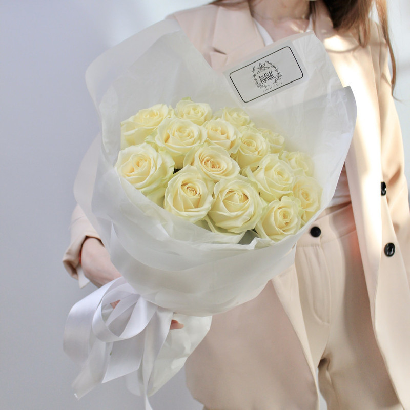 Classic mono-bouquet of 15 white roses, standart