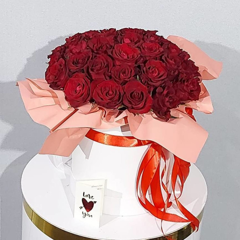 Bouquet of 35 red roses in a box, standart