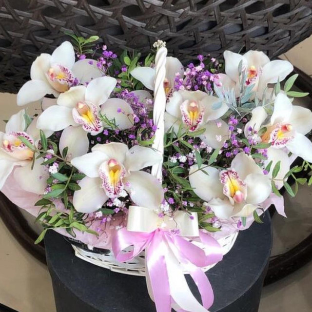 Корзина с цветами «Белая орхидея», стандартный