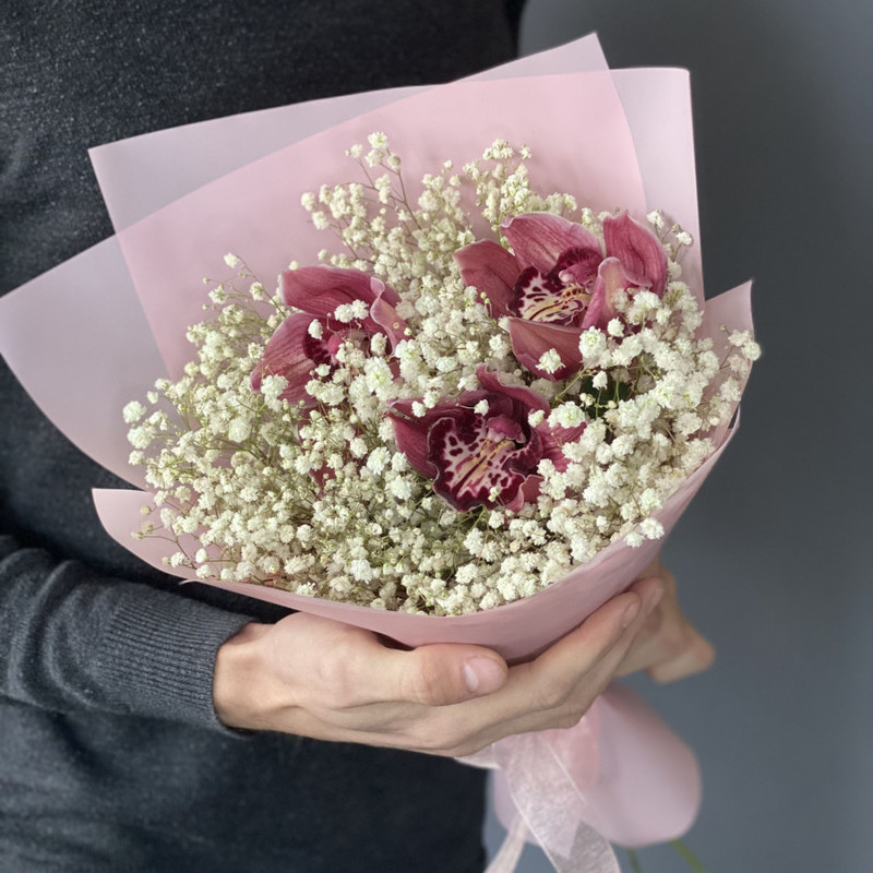 Bouquet of gypsophila and orchids, standart