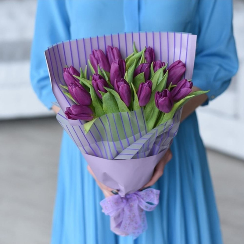 15 фиолетовых тюльпанов в матовой пленке, стандартный