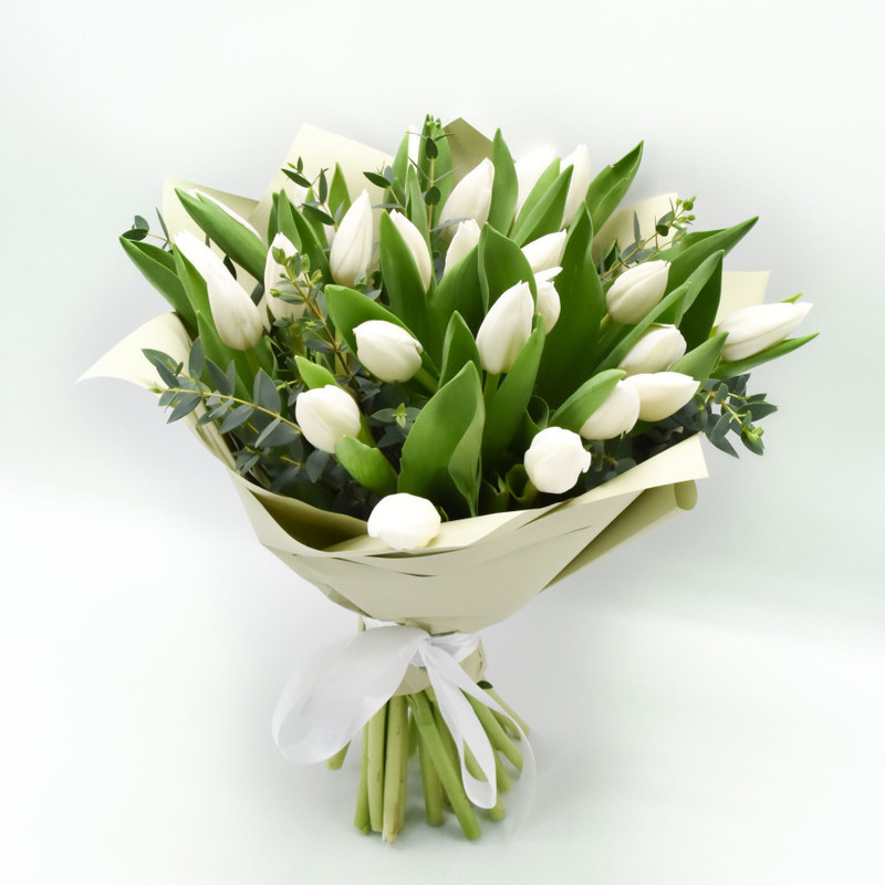 Bouquet of 25 white tulips and eucalyptus, standart