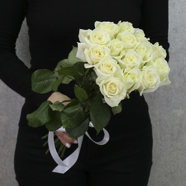 15 white roses "Avalanche" 50 cm